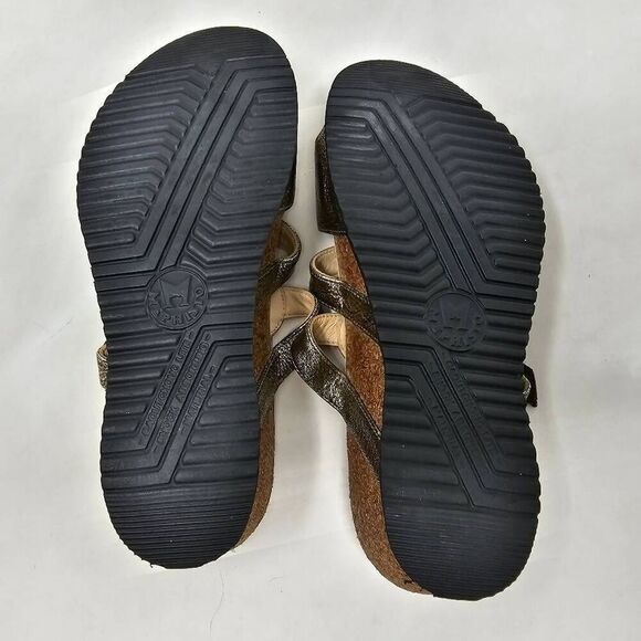 MEPHISTO STRAPPY SANDALS GOLD LEATHER BLACK CHARM WEDGE HEELS 37 US SIZE 7 - Picture 8 of 8